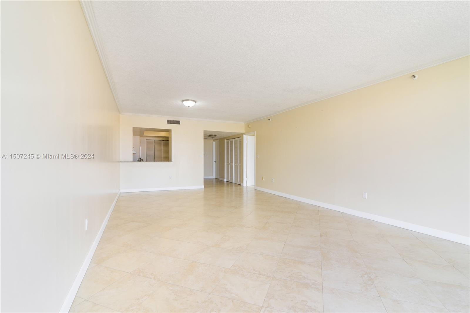 8855 Collins Ave 6E, Surfside, Florida 33154, 1 Bedroom Bedrooms, ,1 BathroomBathrooms,Residential,For Sale,8855 Collins Ave 6E,A11507245