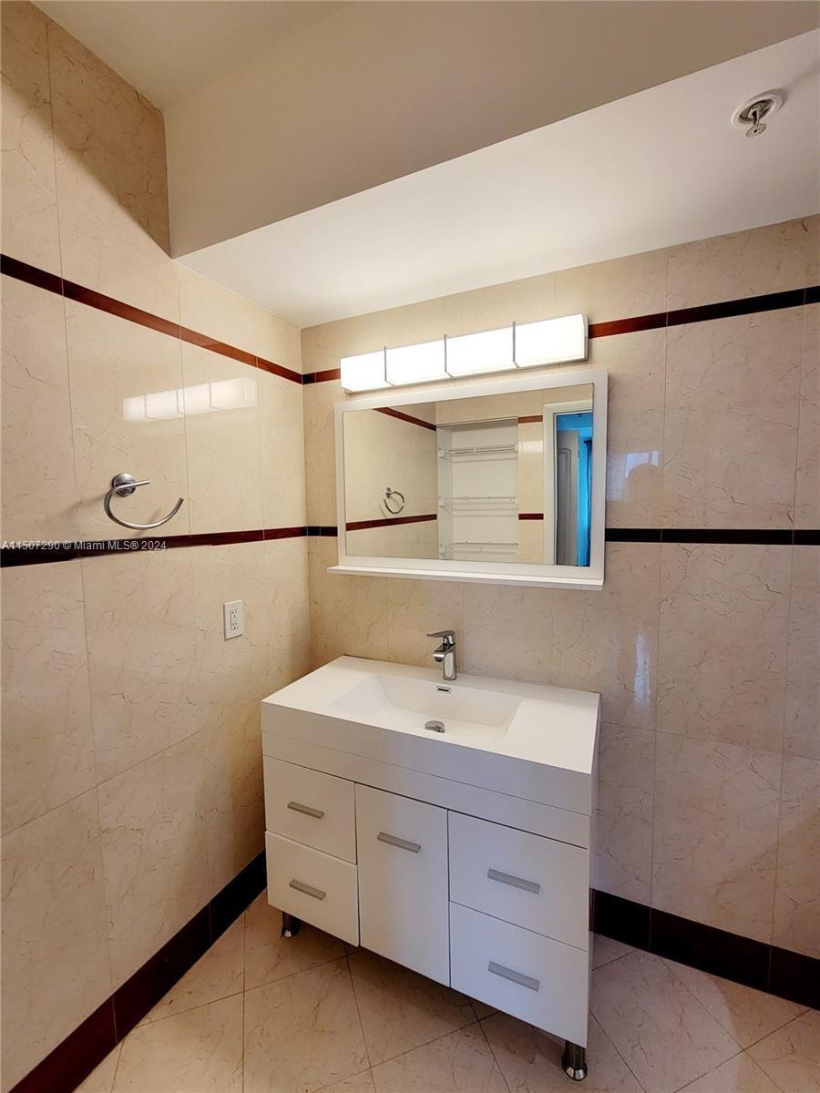 110 Washington Ave 2408, Miami Beach, Florida 33139, 2 Bedrooms Bedrooms, ,2 BathroomsBathrooms,Residentiallease,For Rent,110 Washington Ave 2408,A11507290