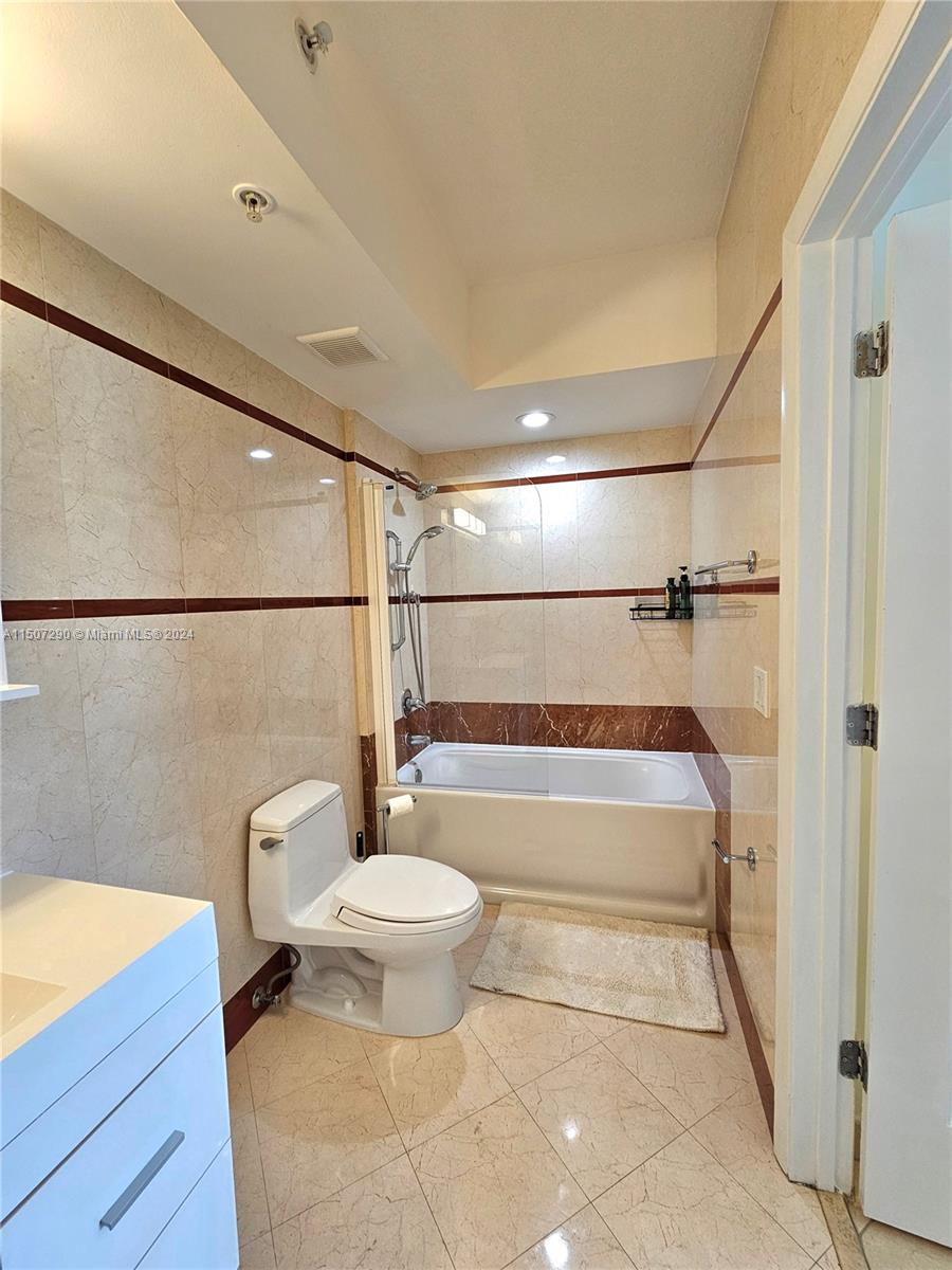 110 Washington Ave 2408, Miami Beach, Florida 33139, 2 Bedrooms Bedrooms, ,2 BathroomsBathrooms,Residentiallease,For Rent,110 Washington Ave 2408,A11507290