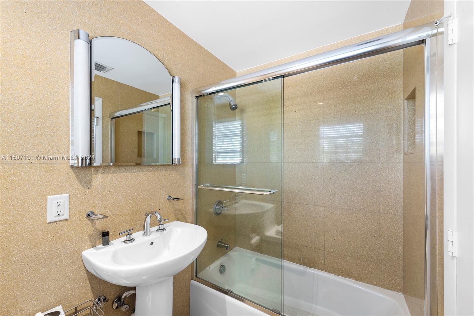 2995 Flamingo Dr, Miami Beach, Florida 33140, 5 Bedrooms Bedrooms, ,5 BathroomsBathrooms,Residential,For Sale,2995 Flamingo Dr,A11507131