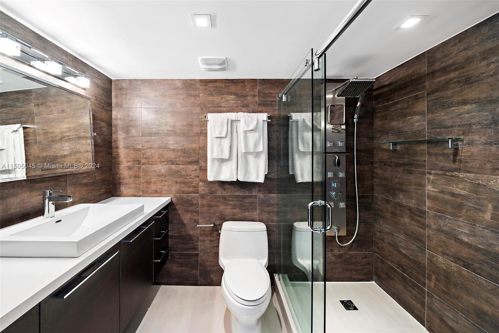 2301 Collins Ave 610, Miami Beach, Florida 33139, 2 Bedrooms Bedrooms, ,2 BathroomsBathrooms,Residentiallease,For Rent,2301 Collins Ave 610,A11505045