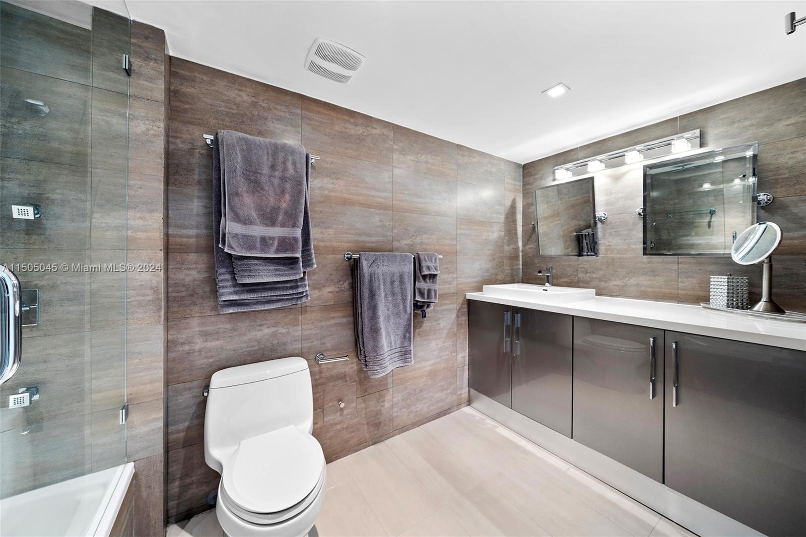 2301 Collins Ave 610, Miami Beach, Florida 33139, 2 Bedrooms Bedrooms, ,2 BathroomsBathrooms,Residentiallease,For Rent,2301 Collins Ave 610,A11505045