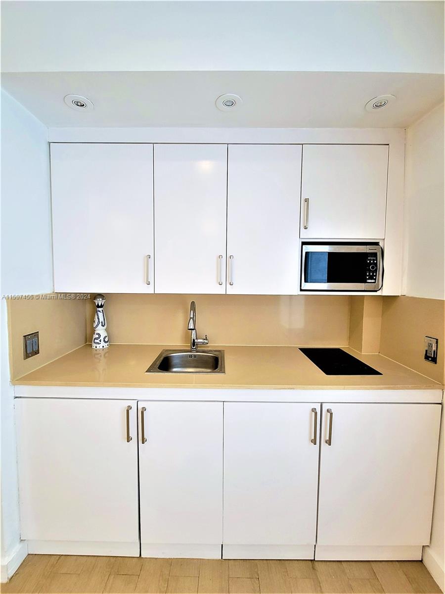 642 Michigan Ave 6, Miami Beach, FL 33139, ,1 BathroomBathrooms,Residential,For Sale,Michigan Ave,A11507456