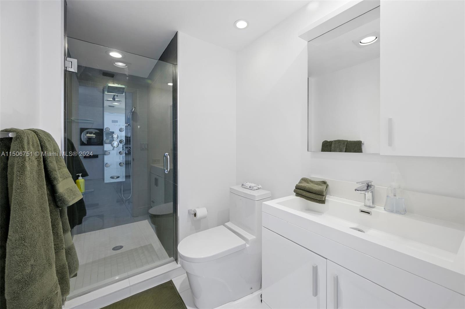 20191 Country Club Dr, Aventura, FL, 33180 United States, 2 Bedrooms Bedrooms, ,2 BathroomsBathrooms,Residential,For Sale,Country Club Dr,A11506751
