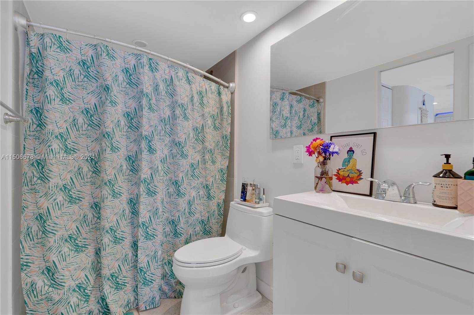 465 Ocean Dr 524, Miami Beach, Florida 33139, 1 Bedroom Bedrooms, ,1 BathroomBathrooms,Residential,For Sale,465 Ocean Dr 524,A11506678