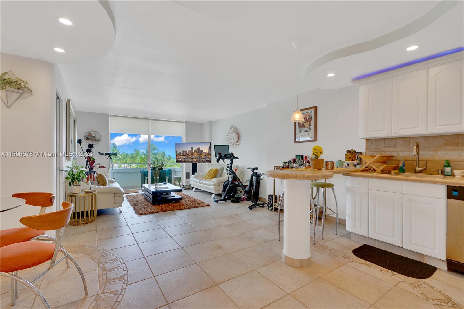 465 Ocean Dr 524, Miami Beach, Florida 33139, 1 Bedroom Bedrooms, ,1 BathroomBathrooms,Residential,For Sale,465 Ocean Dr 524,A11506678