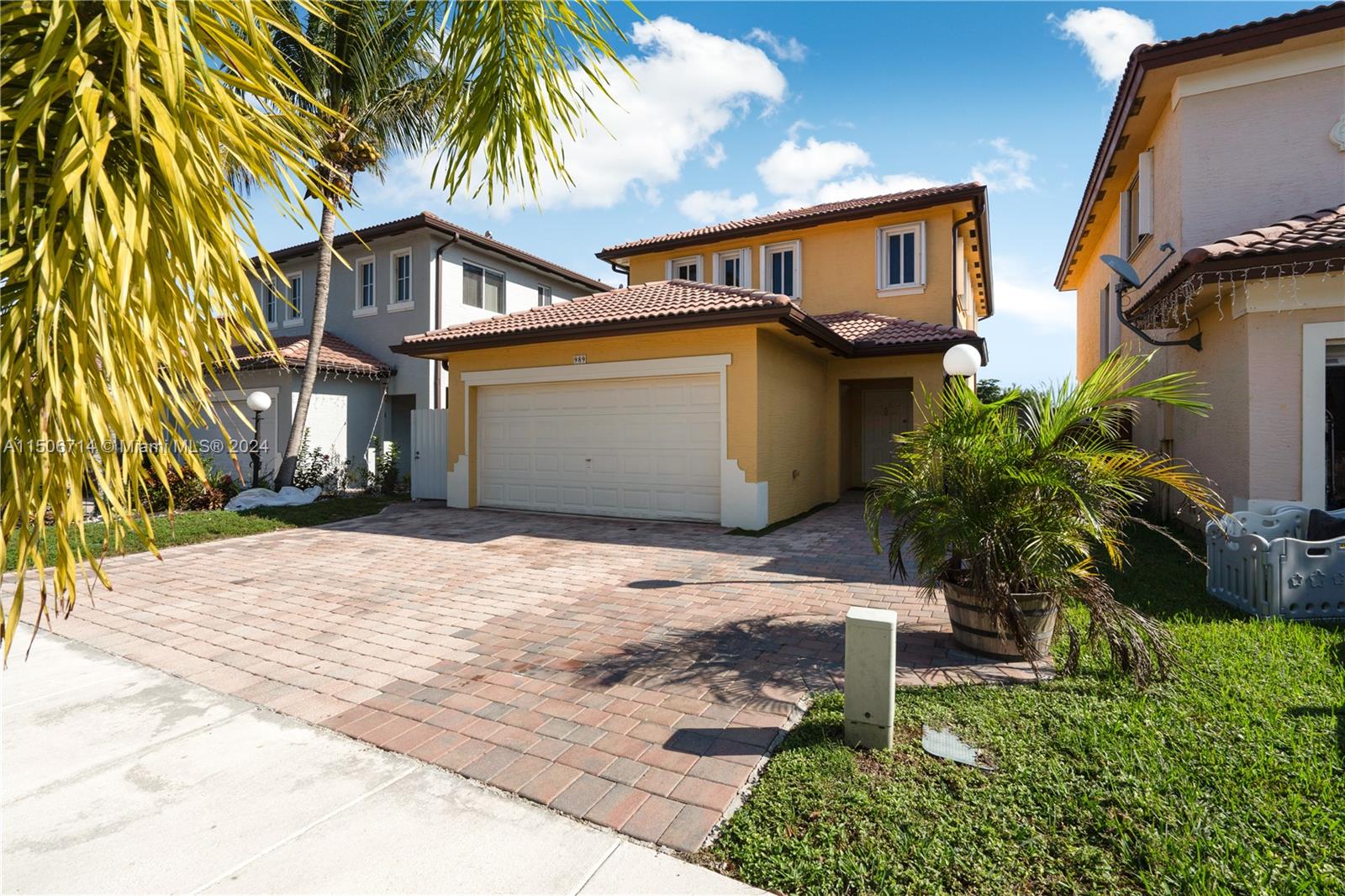 989 NE 41st Ave  For Sale A11506714, FL