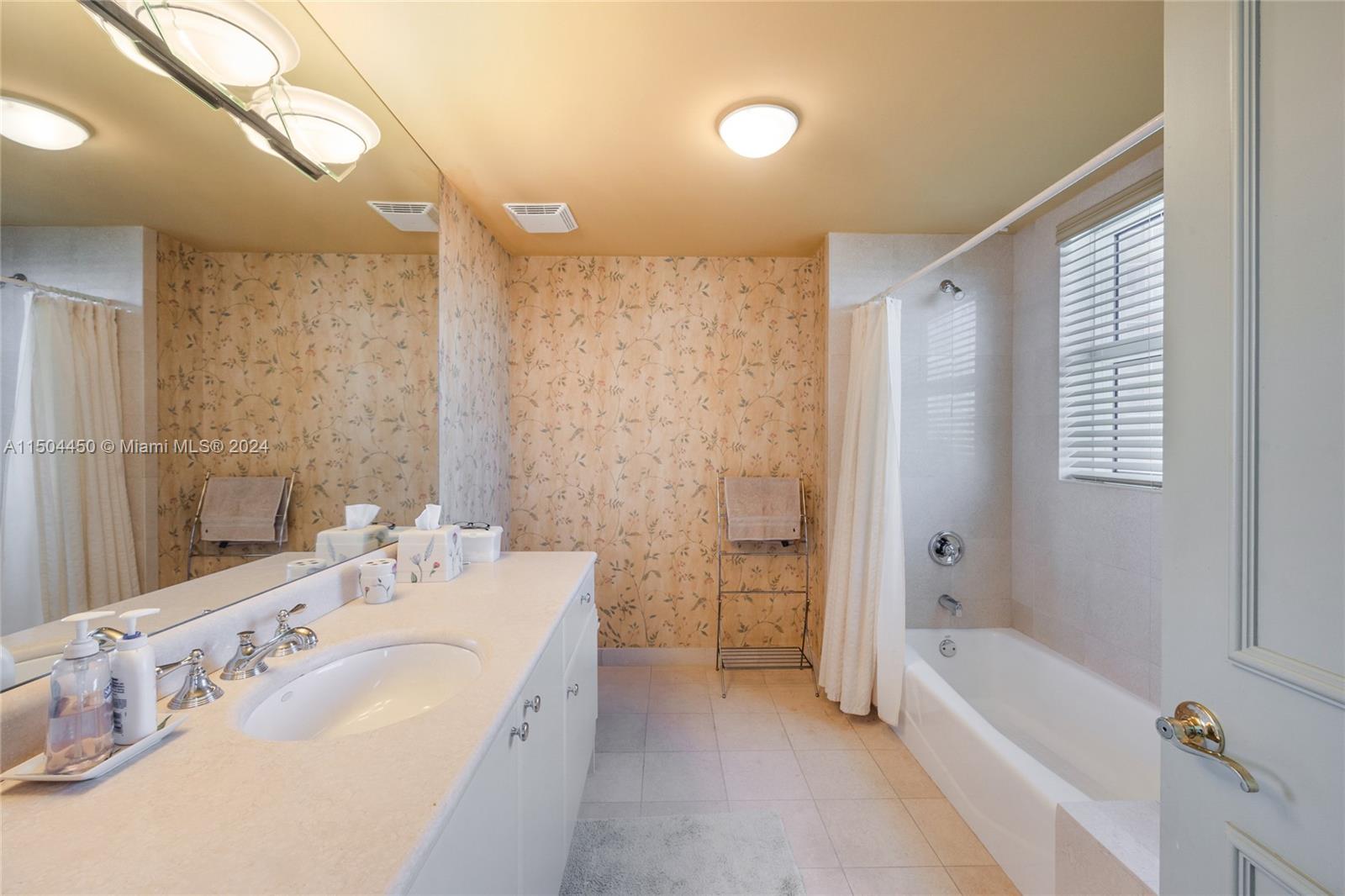 2110 N Ocean Blvd 19E, Fort Lauderdale, Florida 33305, 3 Bedrooms Bedrooms, ,3 BathroomsBathrooms,Residential,For Sale,2110 N Ocean Blvd 19E,A11504450