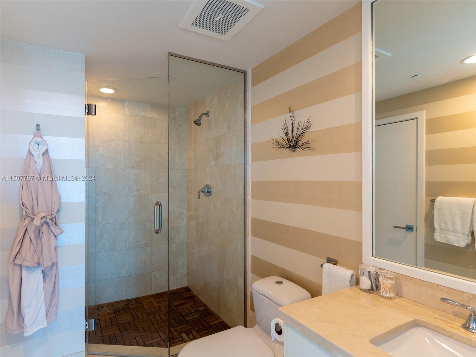 6799 Collins Ave 704, Miami Beach, Florida 33141, 2 Bedrooms Bedrooms, ,2 BathroomsBathrooms,Residentiallease,For Rent,6799 Collins Ave 704,A11507797