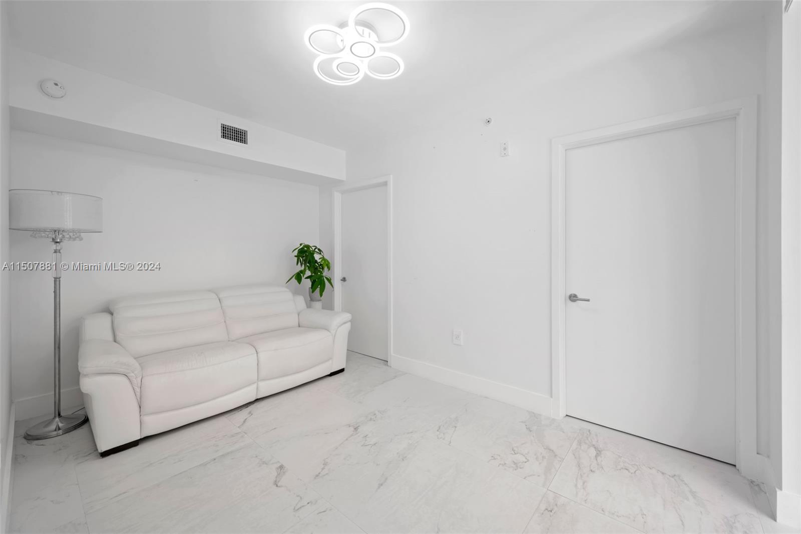 6610 Indian Creek Dr 406, Miami Beach, Florida 33141, 2 Bedrooms Bedrooms, ,2 BathroomsBathrooms,Residentiallease,For Rent,6610 Indian Creek Dr 406,A11507881