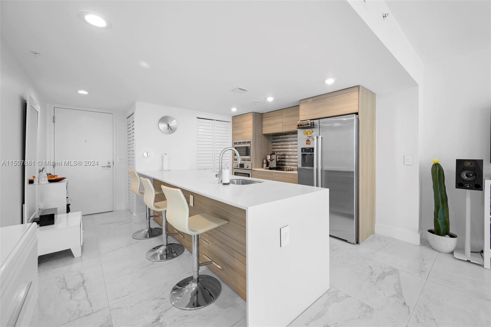 6610 Indian Creek Dr 406, Miami Beach, Florida 33141, 2 Bedrooms Bedrooms, ,2 BathroomsBathrooms,Residentiallease,For Rent,6610 Indian Creek Dr 406,A11507881