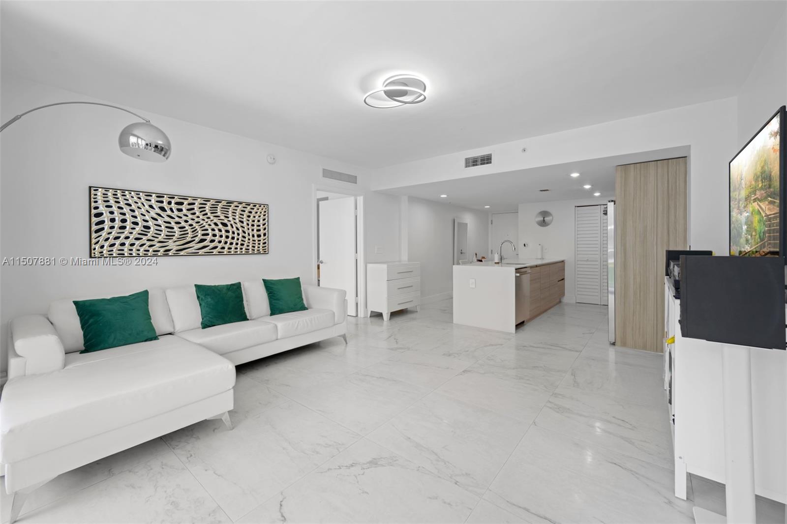 6610 Indian Creek Dr 406, Miami Beach, Florida 33141, 2 Bedrooms Bedrooms, ,2 BathroomsBathrooms,Residentiallease,For Rent,6610 Indian Creek Dr 406,A11507881