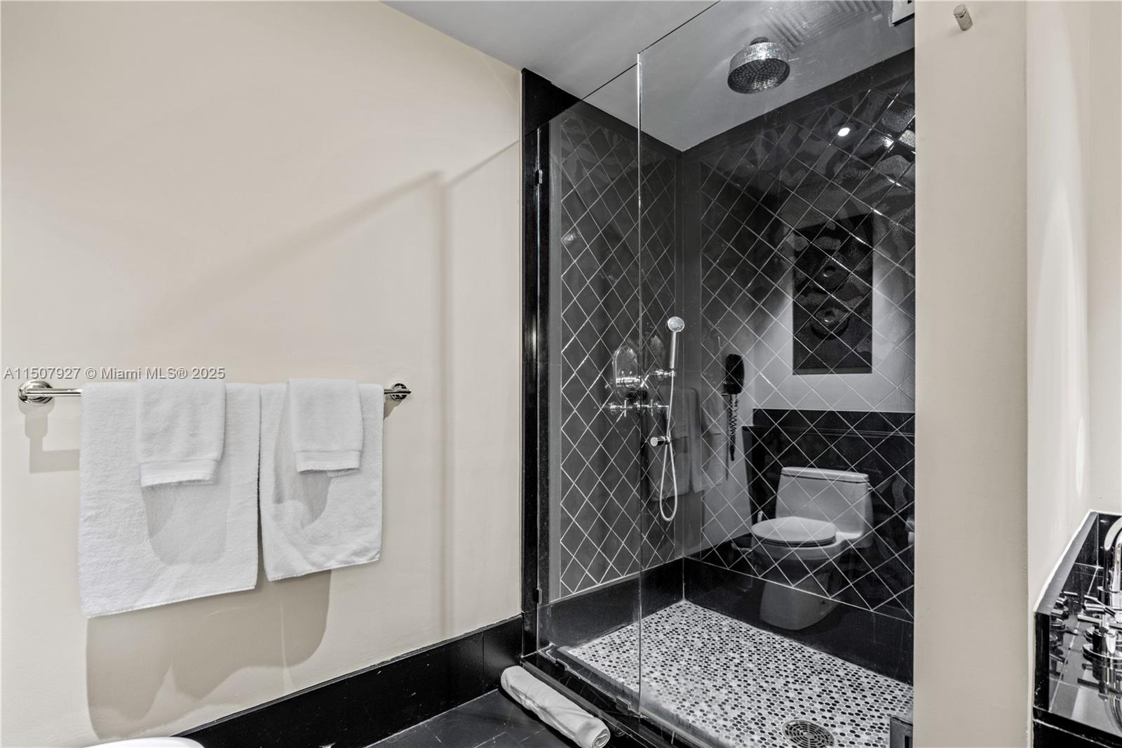 Miami Beach, Florida 33139, 1 Bedroom Bedrooms, ,1 BathroomBathrooms,Residentiallease,For Rent,A11507927