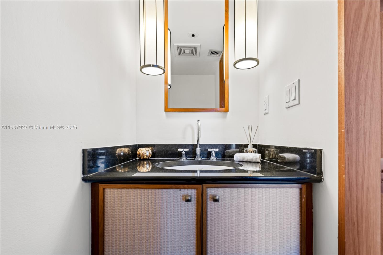 Miami Beach, Florida 33139, 1 Bedroom Bedrooms, ,1 BathroomBathrooms,Residentiallease,For Rent,A11507927