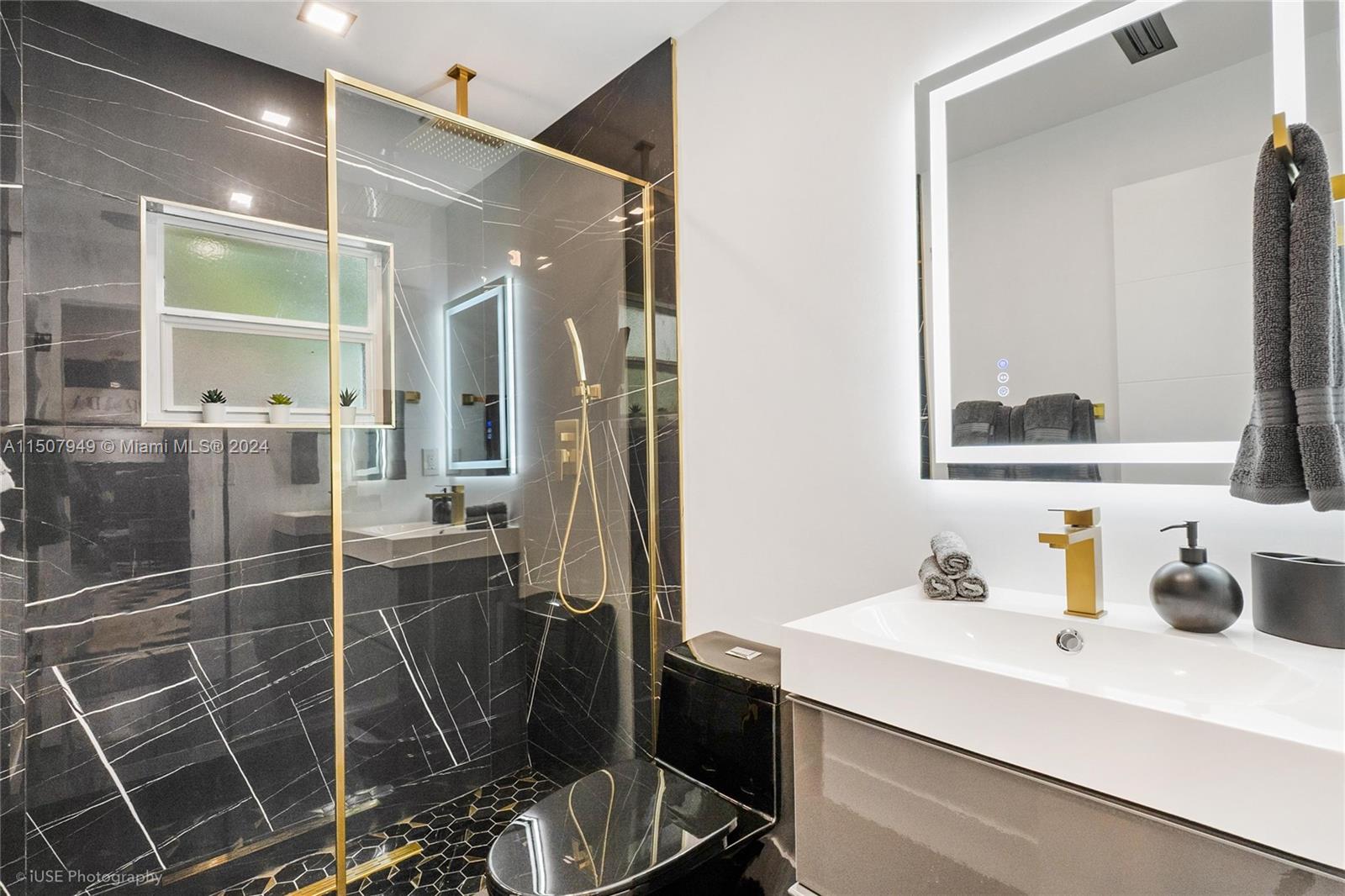 5624 NW 5th Ave Whole Villa, Miami, Florida 33127, 5 Bedrooms Bedrooms, ,5 BathroomsBathrooms,Residentiallease,For Rent,5624 NW 5th Ave Whole Villa,A11507949