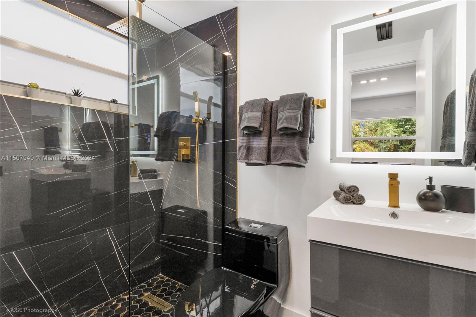 5624 NW 5th Ave Whole Villa, Miami, Florida 33127, 5 Bedrooms Bedrooms, ,5 BathroomsBathrooms,Residentiallease,For Rent,5624 NW 5th Ave Whole Villa,A11507949