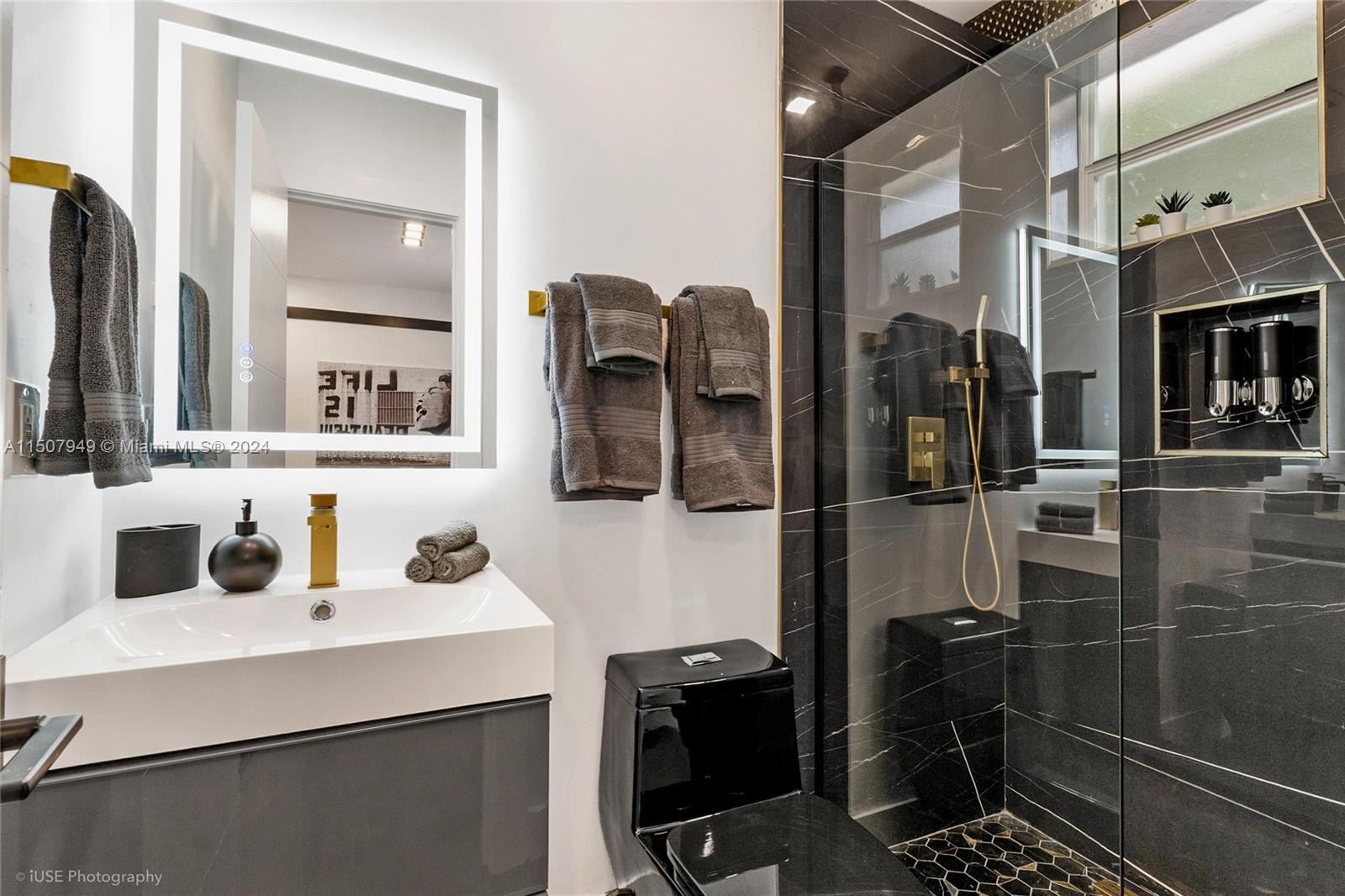 5624 NW 5th Ave Whole Villa, Miami, Florida 33127, 5 Bedrooms Bedrooms, ,5 BathroomsBathrooms,Residentiallease,For Rent,5624 NW 5th Ave Whole Villa,A11507949