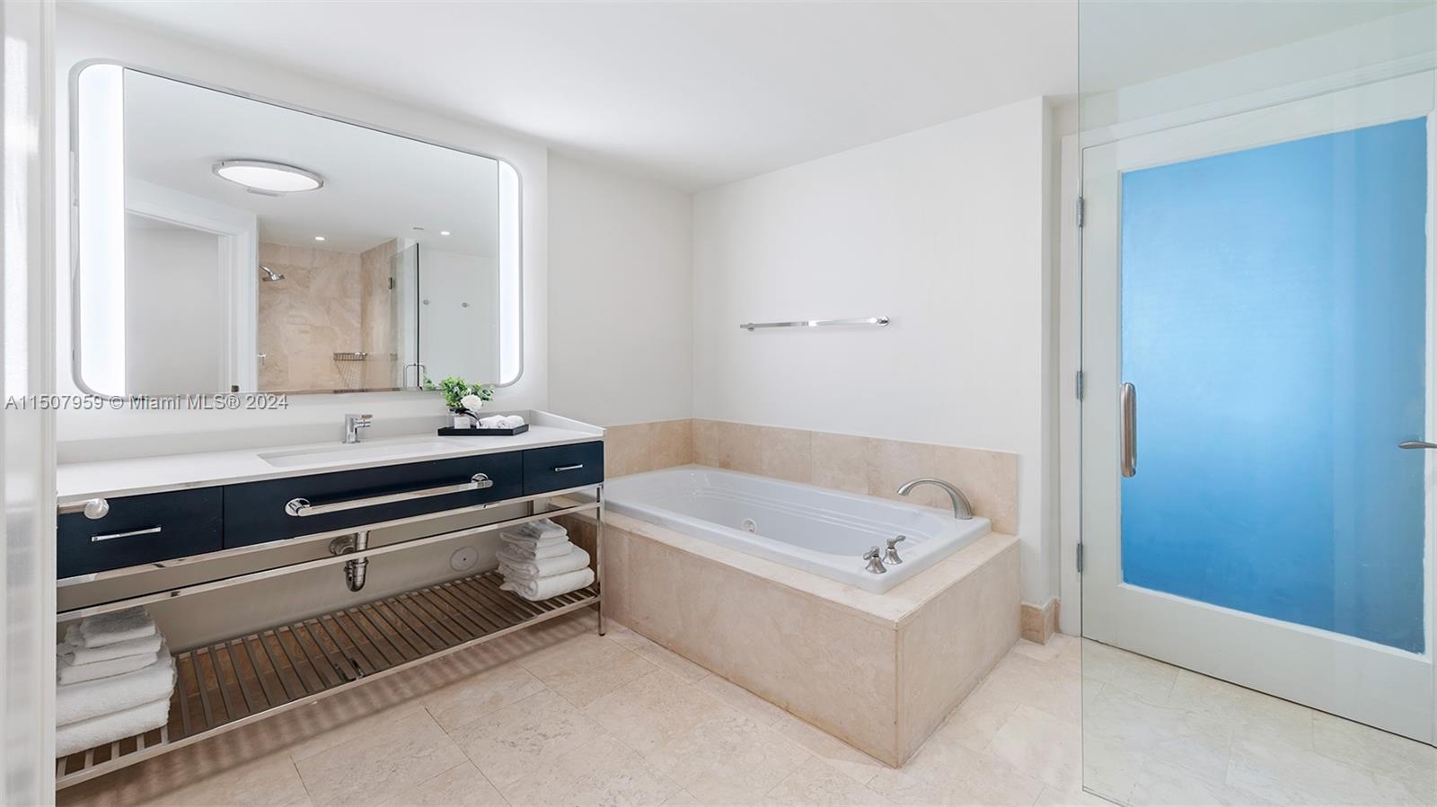 4401 Collins Ave 901903, Miami Beach, Florida 33140, 2 Bedrooms Bedrooms, ,2 BathroomsBathrooms,Residentiallease,For Rent,4401 Collins Ave 901903,A11507959