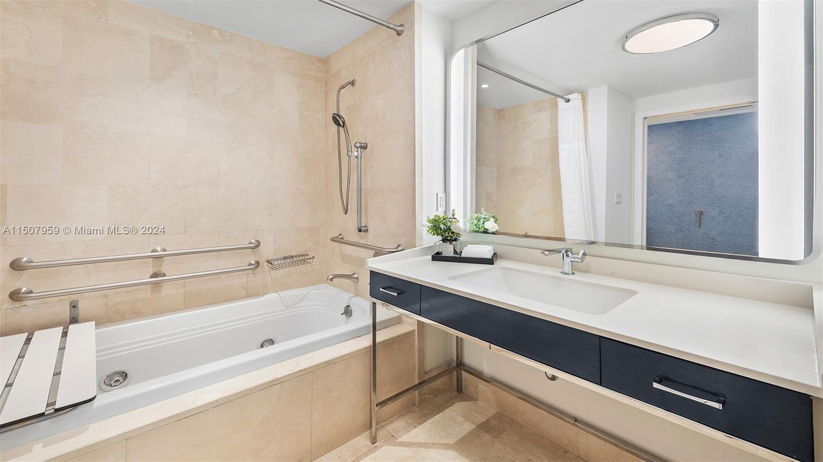 4401 Collins Ave 901903, Miami Beach, Florida 33140, 2 Bedrooms Bedrooms, ,2 BathroomsBathrooms,Residentiallease,For Rent,4401 Collins Ave 901903,A11507959