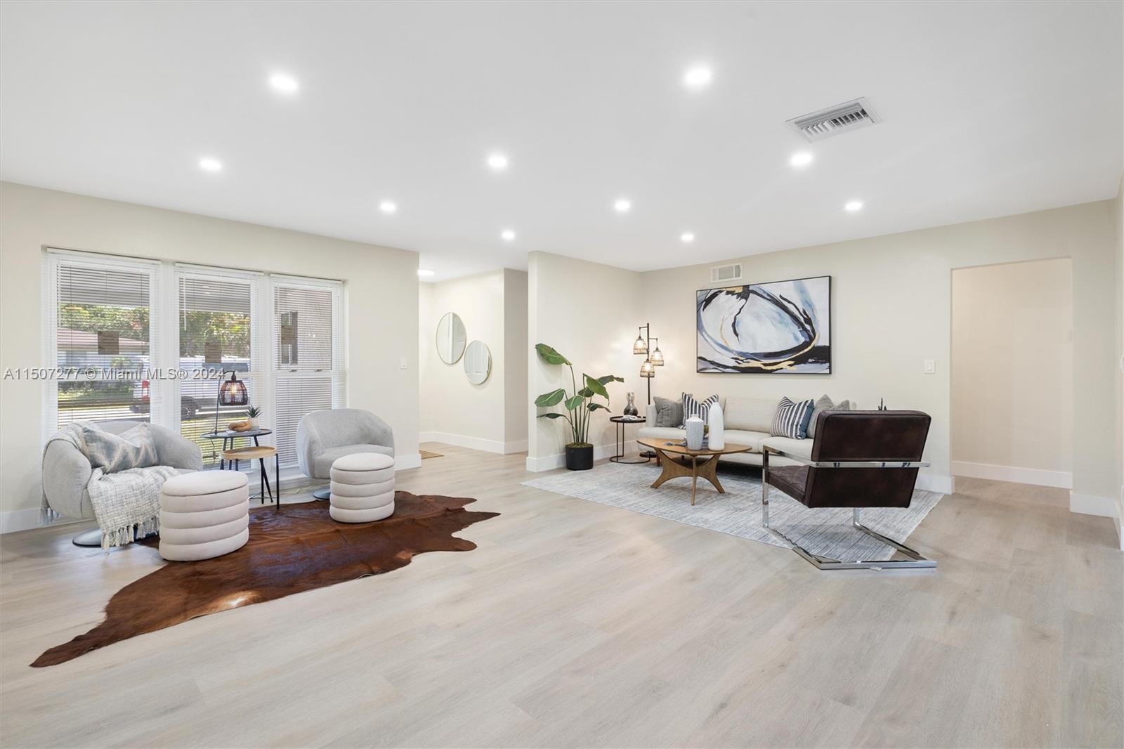 811 S 26th Ct, Hollywood, Florida 33020, 4 Bedrooms Bedrooms, ,2 BathroomsBathrooms,Residential,For Sale,811 S 26th Ct,A11507277