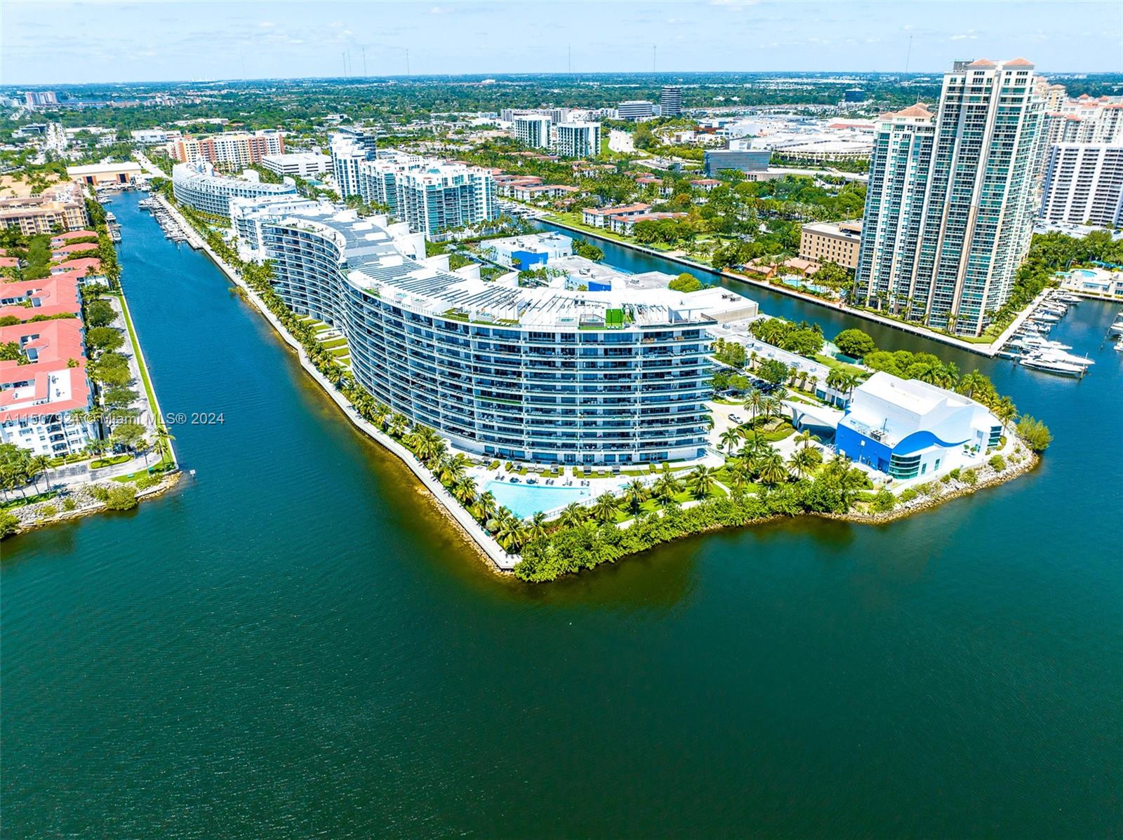 Apartamento à Venda em Aventura, FL