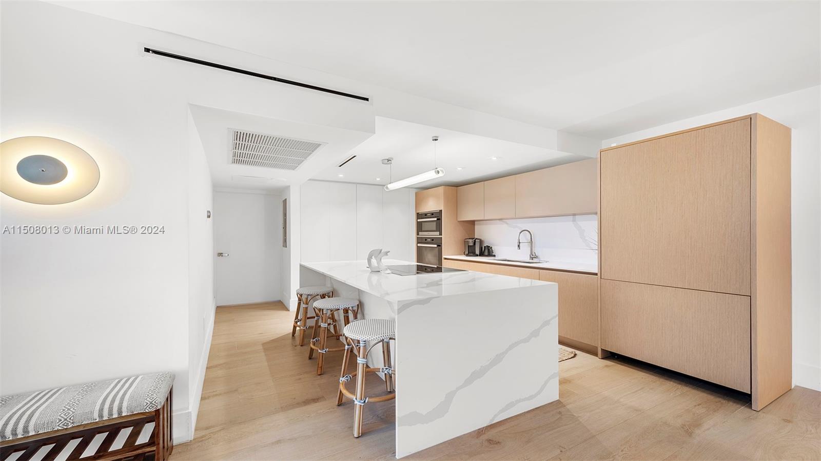 Miami Beach, Florida 33139, 2 Bedrooms Bedrooms, ,2 BathroomsBathrooms,Residentiallease,For Rent,A11508013