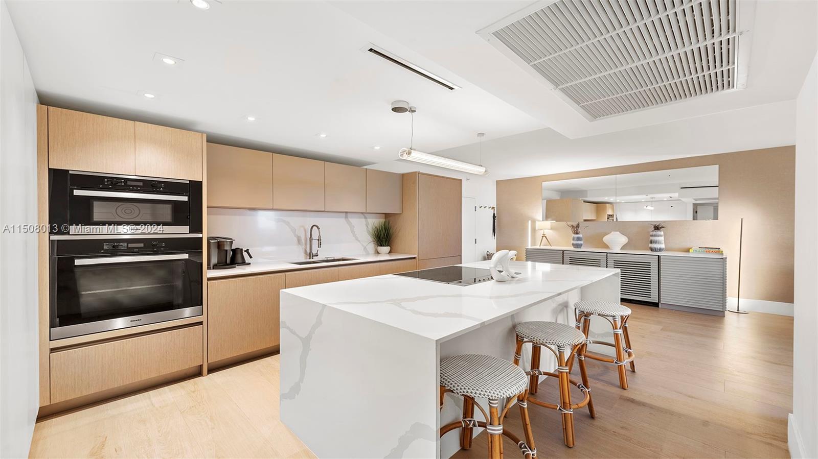 Miami Beach, Florida 33139, 2 Bedrooms Bedrooms, ,2 BathroomsBathrooms,Residentiallease,For Rent,A11508013