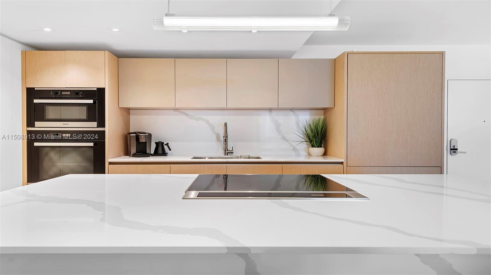 Miami Beach, Florida 33139, 2 Bedrooms Bedrooms, ,2 BathroomsBathrooms,Residentiallease,For Rent,A11508013