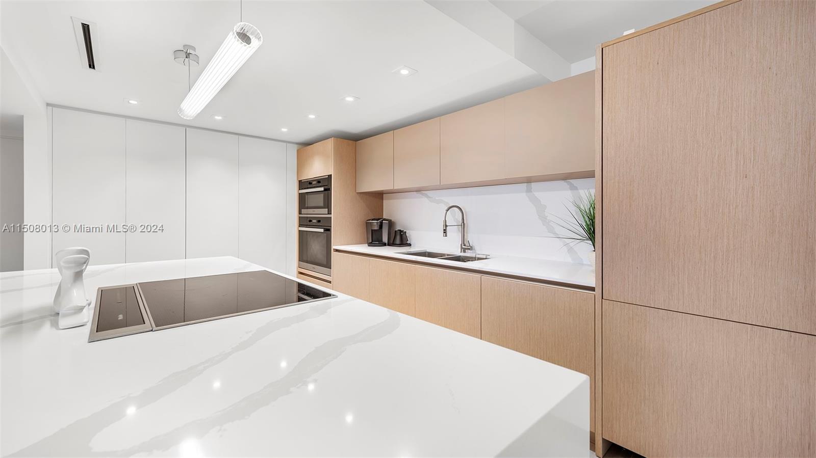 Miami Beach, Florida 33139, 2 Bedrooms Bedrooms, ,2 BathroomsBathrooms,Residentiallease,For Rent,A11508013