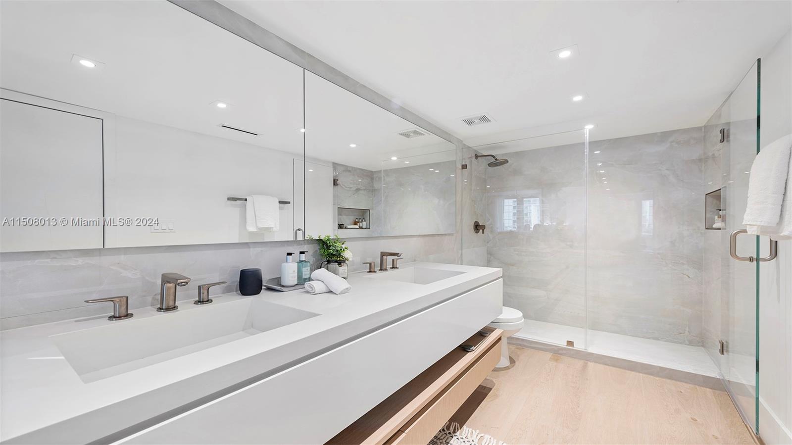 Miami Beach, Florida 33139, 2 Bedrooms Bedrooms, ,2 BathroomsBathrooms,Residentiallease,For Rent,A11508013