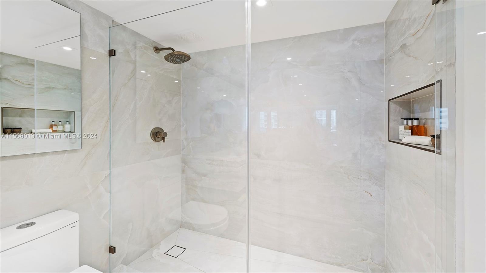 Miami Beach, Florida 33139, 2 Bedrooms Bedrooms, ,2 BathroomsBathrooms,Residentiallease,For Rent,A11508013