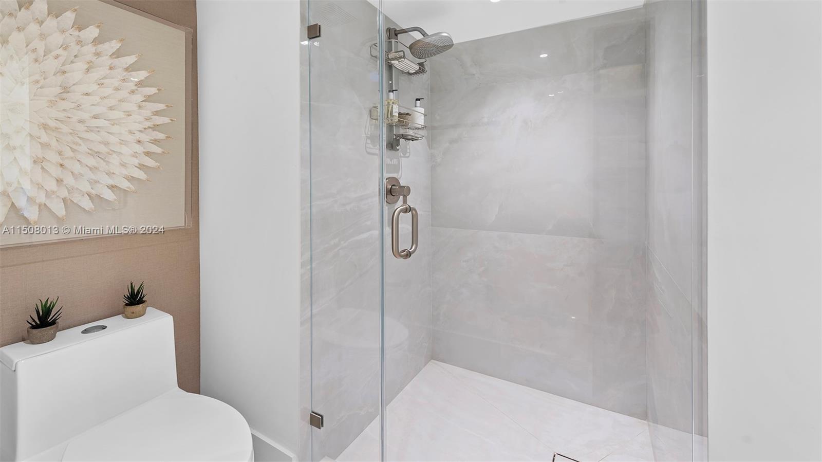 Miami Beach, Florida 33139, 2 Bedrooms Bedrooms, ,2 BathroomsBathrooms,Residentiallease,For Rent,A11508013