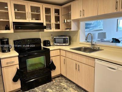 2555 Collins Ave 1410, Miami Beach, Florida 33140, 1 Bedroom Bedrooms, ,1 BathroomBathrooms,Residentiallease,For Rent,2555 Collins Ave 1410,A11508018