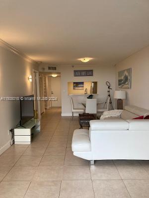 2555 Collins Ave 1410, Miami Beach, Florida 33140, 1 Bedroom Bedrooms, ,1 BathroomBathrooms,Residentiallease,For Rent,2555 Collins Ave 1410,A11508018