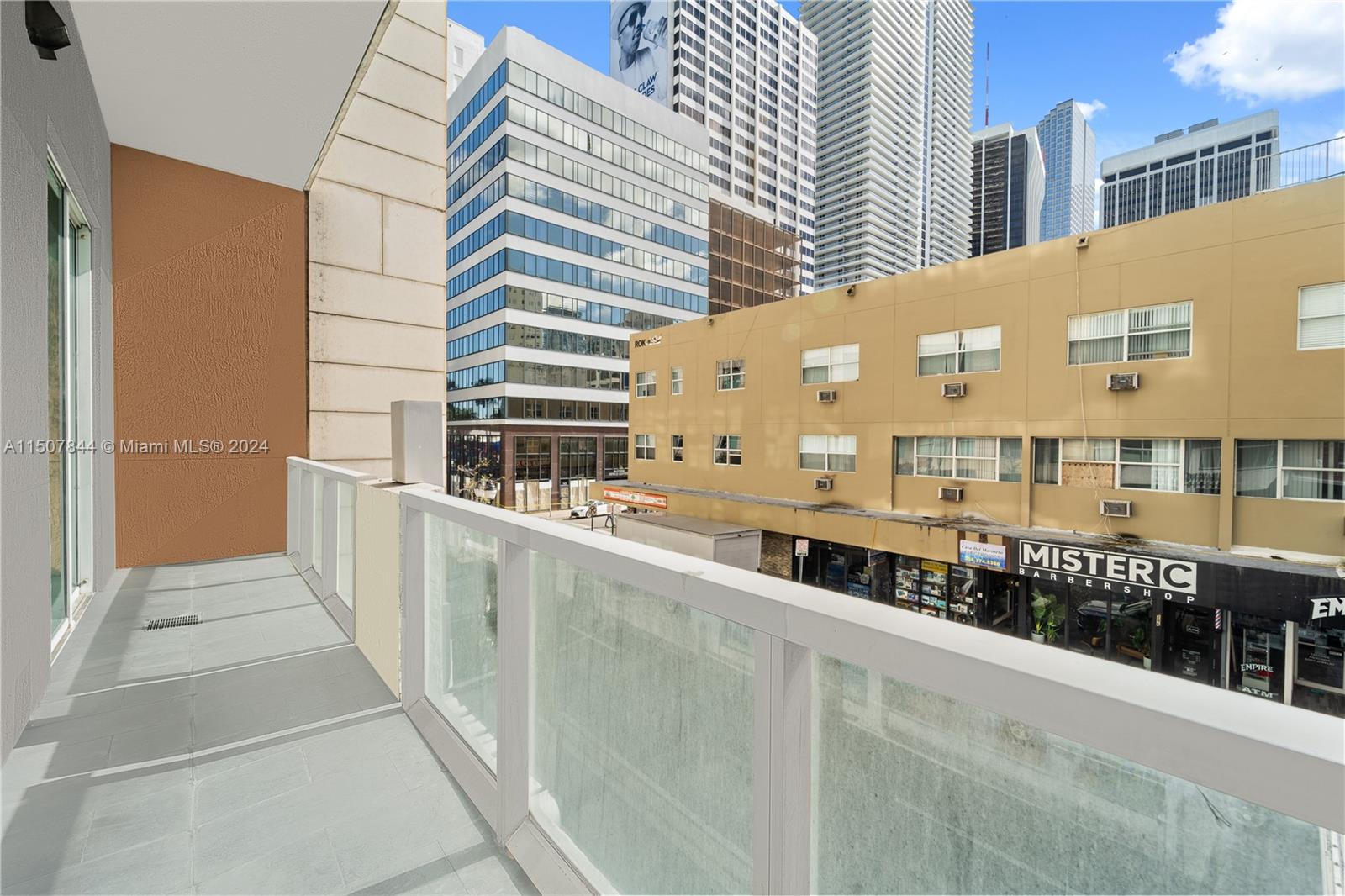 253 NE 2nd St S209, Miami, Florida 33132, 1 Bedroom Bedrooms, ,2 BathroomsBathrooms,Residential,For Sale,253 NE 2nd St S209,A11507844