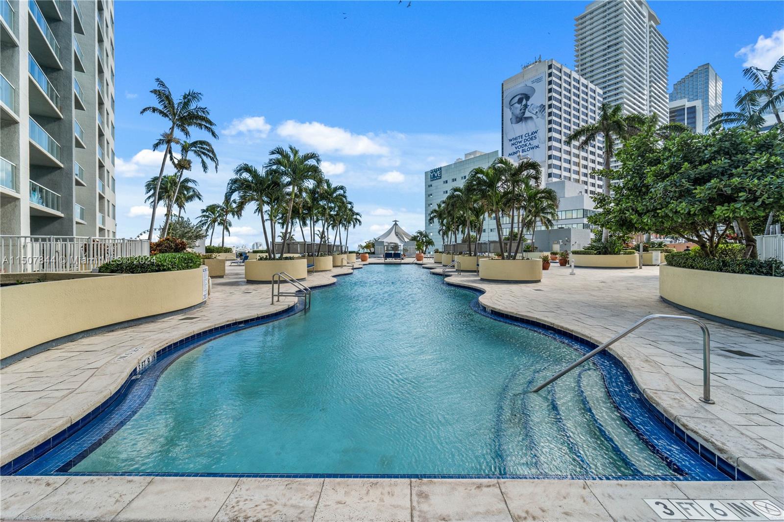 253 NE 2nd St S209, Miami, Florida 33132, 1 Bedroom Bedrooms, ,2 BathroomsBathrooms,Residential,For Sale,253 NE 2nd St S209,A11507844