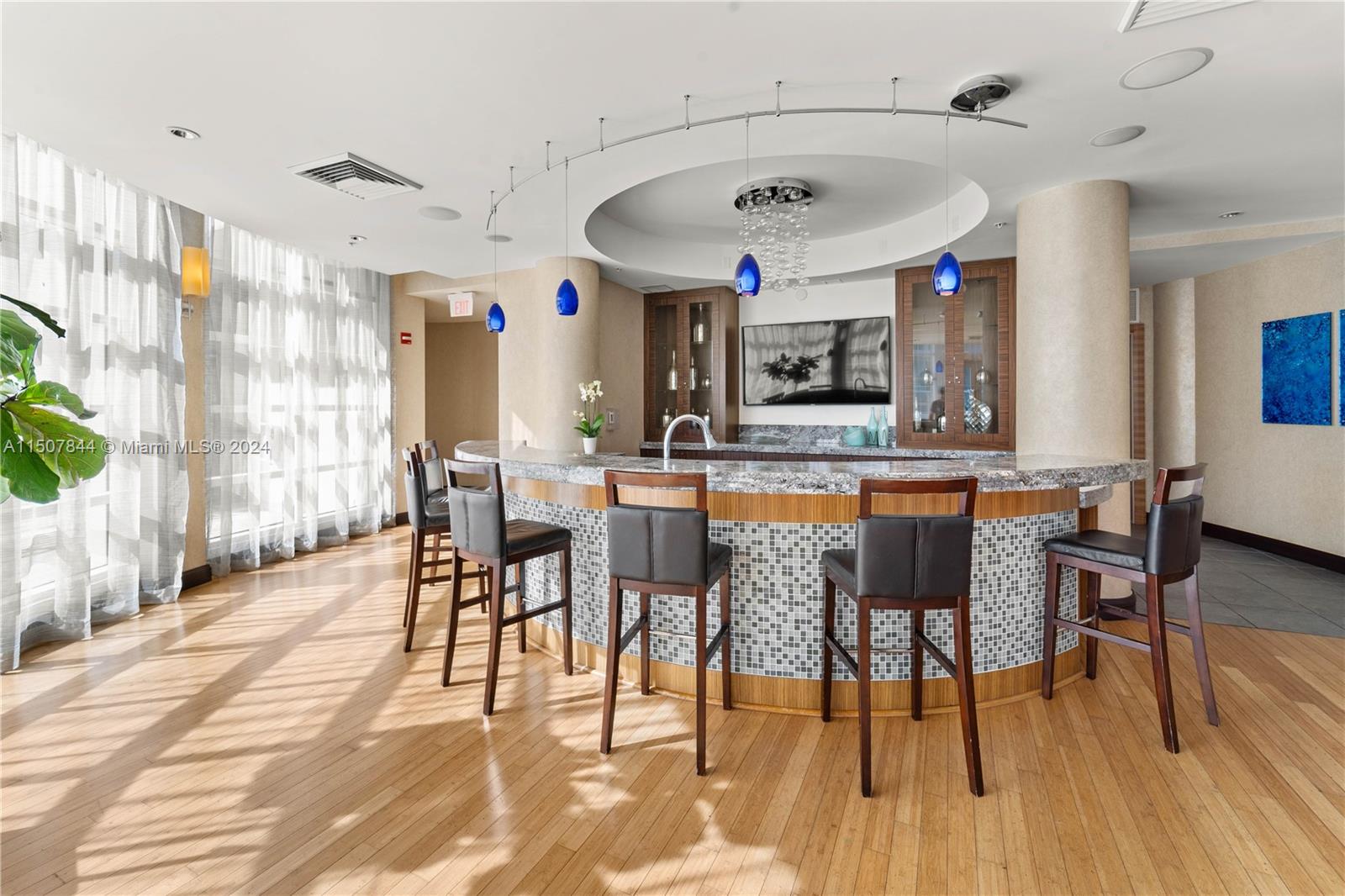 253 NE 2nd St S209, Miami, Florida 33132, 1 Bedroom Bedrooms, ,2 BathroomsBathrooms,Residential,For Sale,253 NE 2nd St S209,A11507844