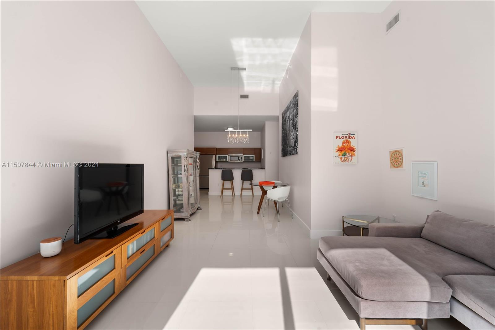 253 NE 2nd St S209, Miami, Florida 33132, 1 Bedroom Bedrooms, ,2 BathroomsBathrooms,Residential,For Sale,253 NE 2nd St S209,A11507844