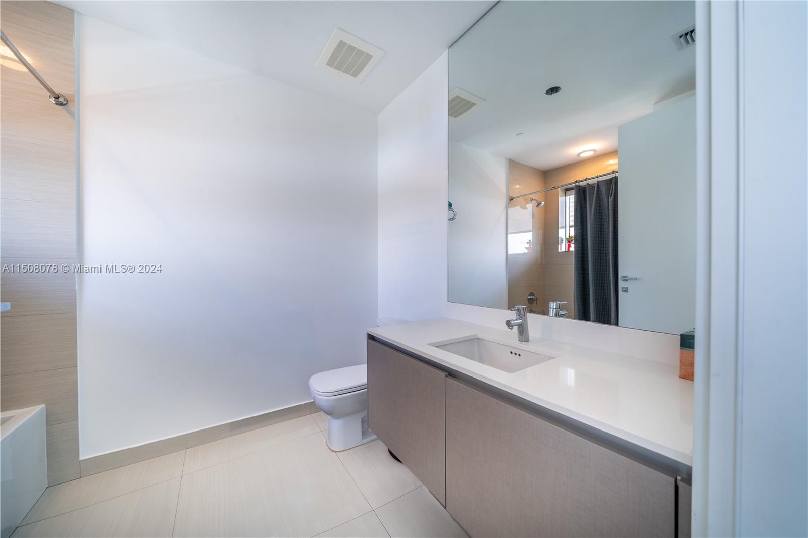 3250 NE 188th St 606, Aventura, Florida 33180, 4 Bedrooms Bedrooms, ,5 BathroomsBathrooms,Residential,For Sale,3250 NE 188th St 606,A11508078