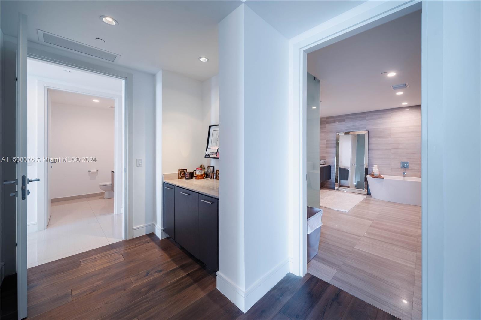 3250 NE 188th St 606, Aventura, Florida 33180, 4 Bedrooms Bedrooms, ,5 BathroomsBathrooms,Residential,For Sale,3250 NE 188th St 606,A11508078