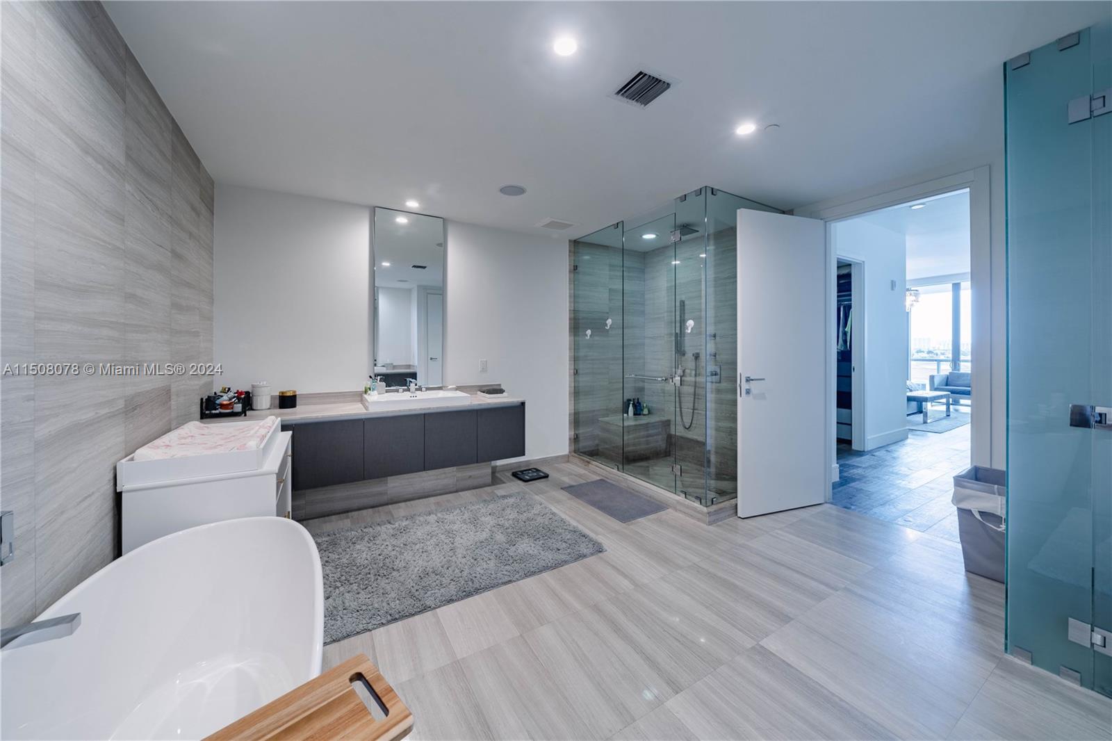 3250 NE 188th St 606, Aventura, Florida 33180, 4 Bedrooms Bedrooms, ,5 BathroomsBathrooms,Residential,For Sale,3250 NE 188th St 606,A11508078