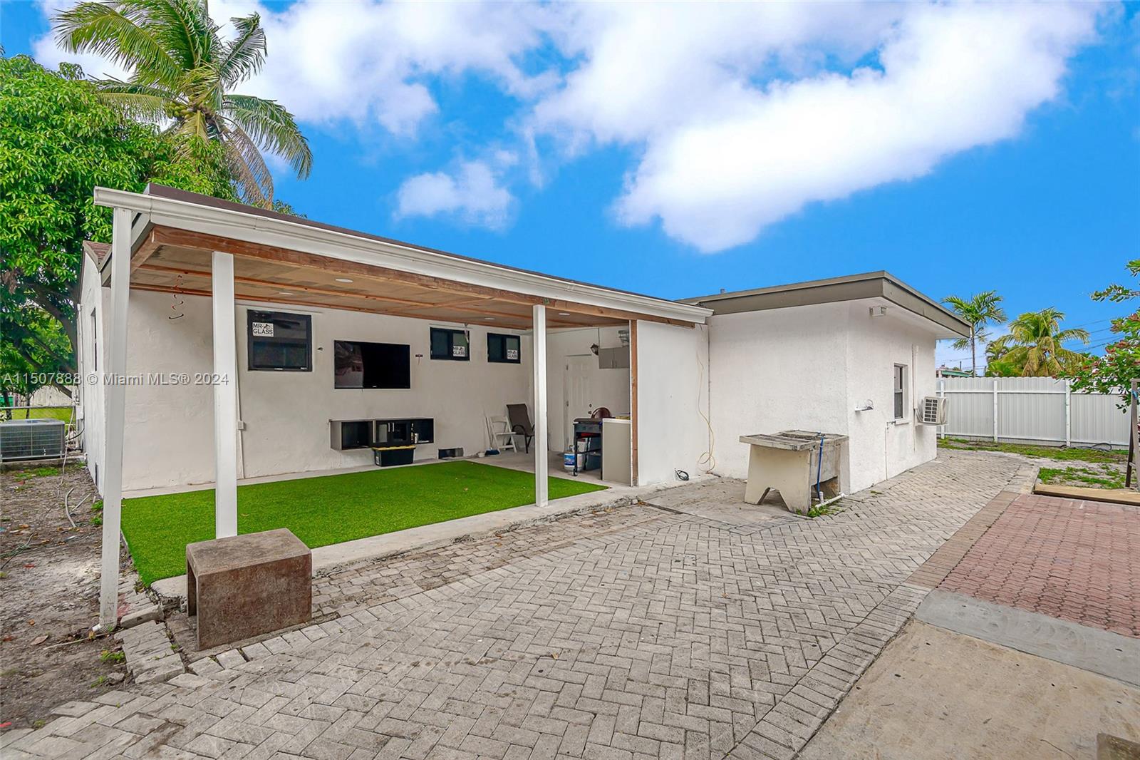 2280 43rd Ter, Fort Lauderdale, FL, 33317 United States, 4 Bedrooms Bedrooms, ,3 BathroomsBathrooms,Residential,For Sale,43rd Ter,A11507888