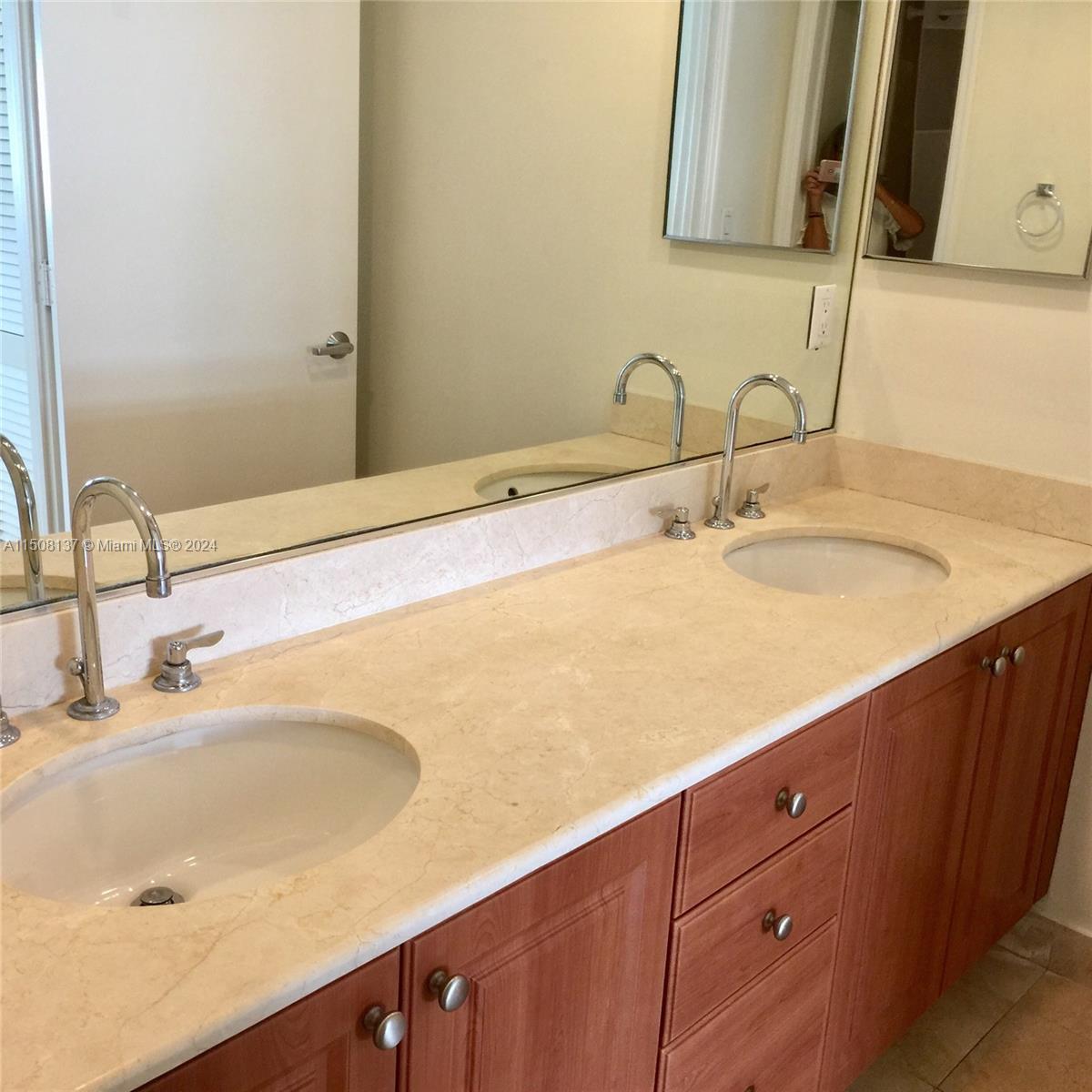 6917 Collins Ave 1406, Miami Beach, Florida 33141, 1 Bedroom Bedrooms, ,1 BathroomBathrooms,Residentiallease,For Rent,6917 Collins Ave 1406,A11508137