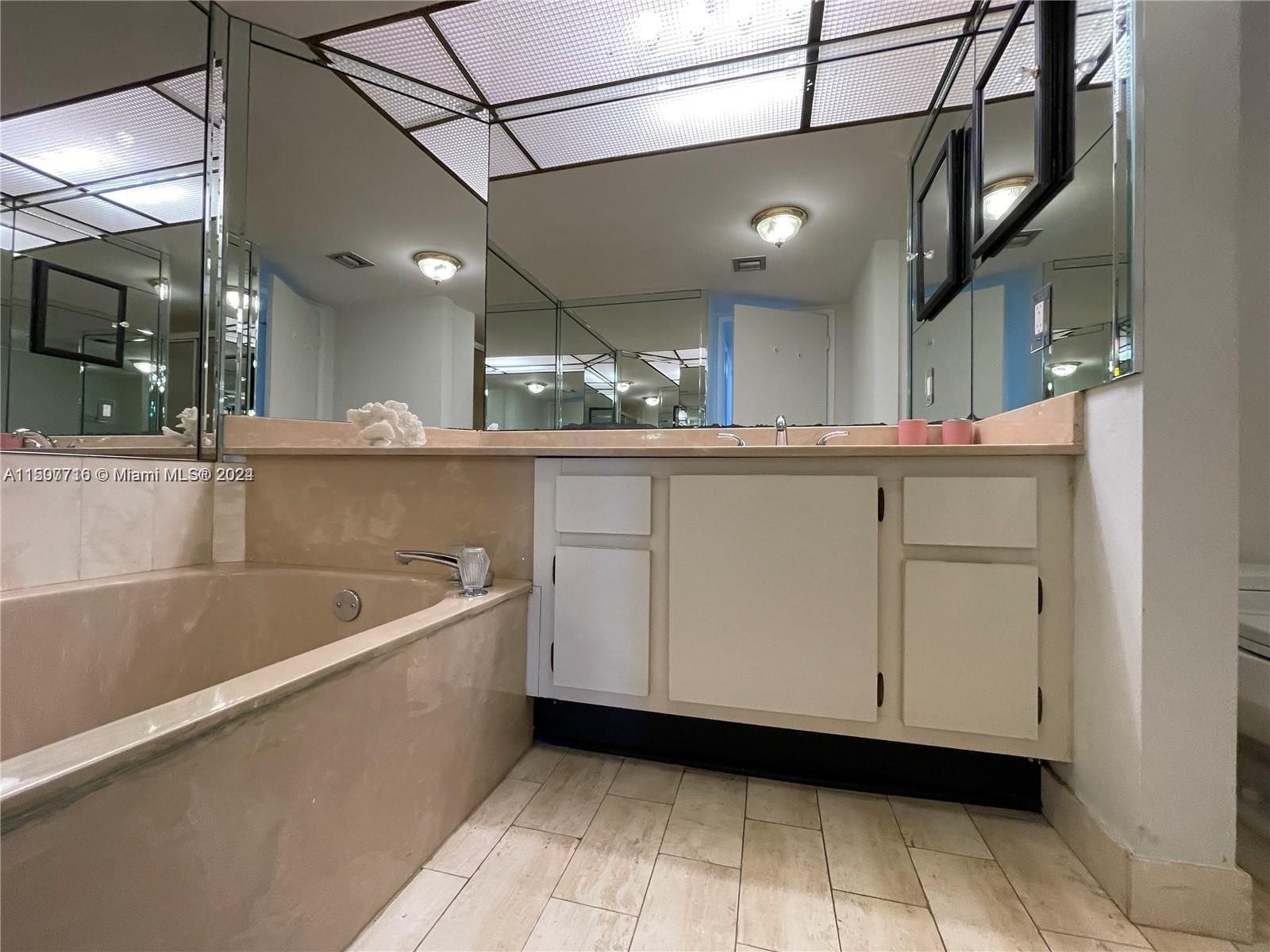 1717 N Bayshore dr A-2539, Miami, Florida 33132, 1 Bedroom Bedrooms, ,1 BathroomBathrooms,Residential,For Sale,1717 N Bayshore dr A-2539,A11507716