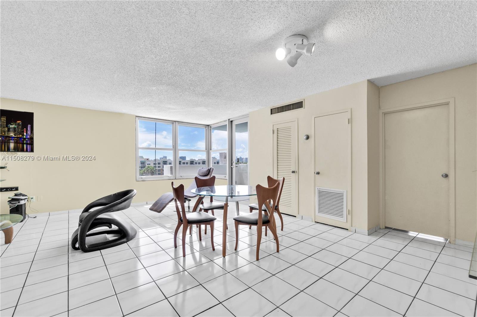 2899 Collins Ave 612, Miami Beach, Florida 33140, 2 Bedrooms Bedrooms, ,2 BathroomsBathrooms,Residential,For Sale,2899 Collins Ave 612,A11508279
