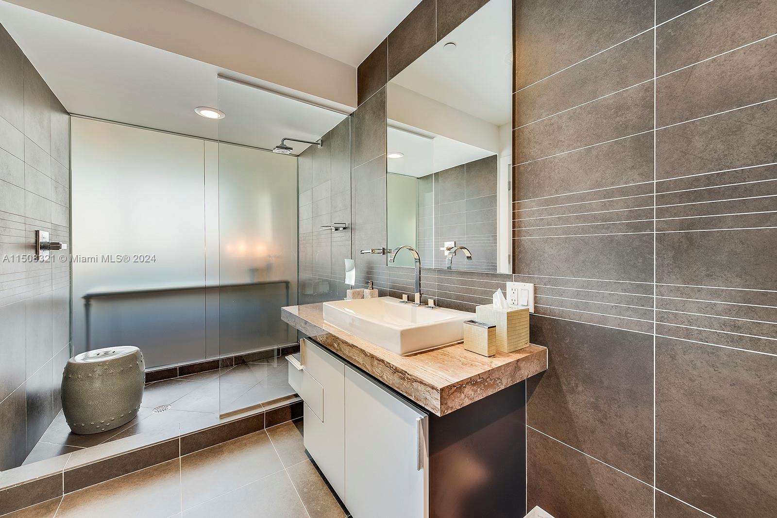 2100 Park Ave 401, Miami Beach, Florida 33139, 3 Bedrooms Bedrooms, ,2 BathroomsBathrooms,Residentiallease,For Rent,2100 Park Ave 401,A11508321