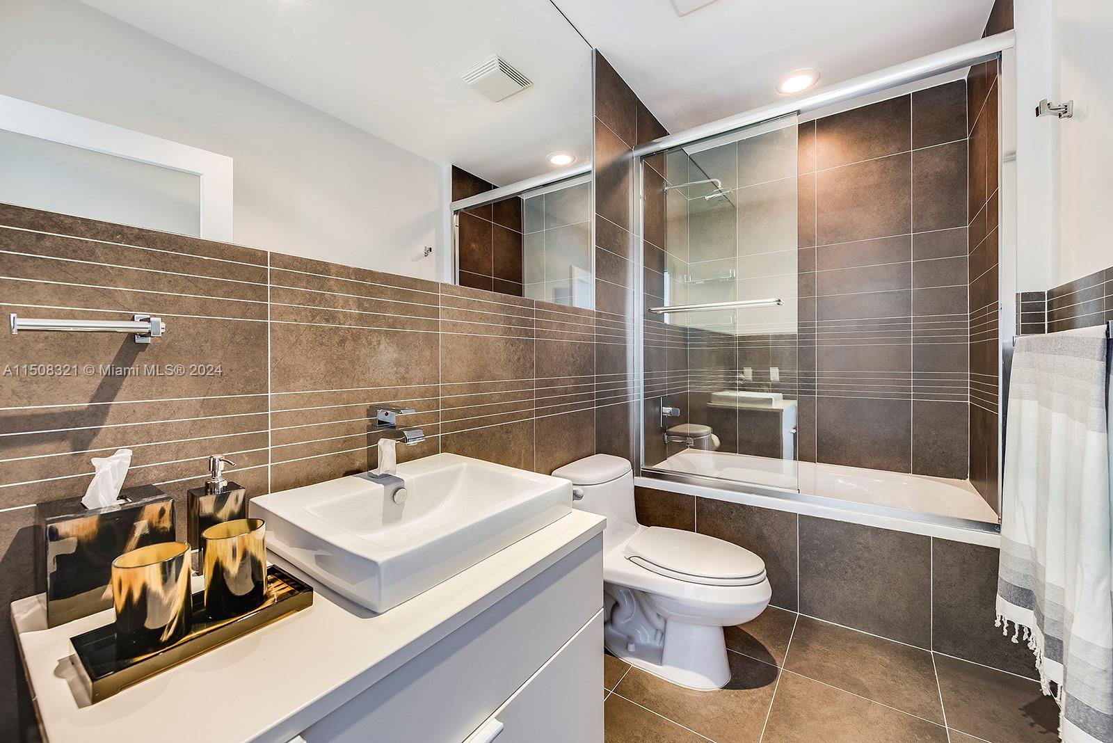 2100 Park Ave 401, Miami Beach, Florida 33139, 3 Bedrooms Bedrooms, ,2 BathroomsBathrooms,Residentiallease,For Rent,2100 Park Ave 401,A11508321