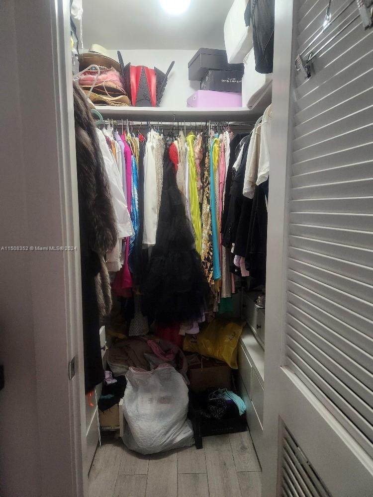 Walking Closet