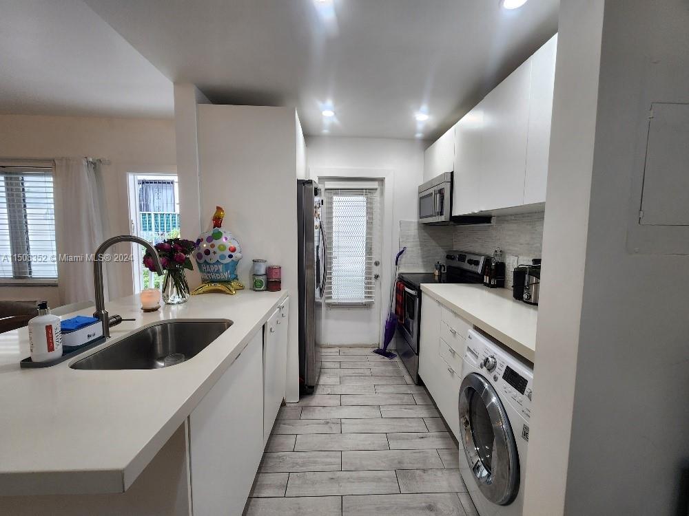 932 Euclid Ave 7, Miami Beach, Florida 33139, 1 Bedroom Bedrooms, ,1 BathroomBathrooms,Residential,For Sale,932 Euclid Ave 7,A11508352