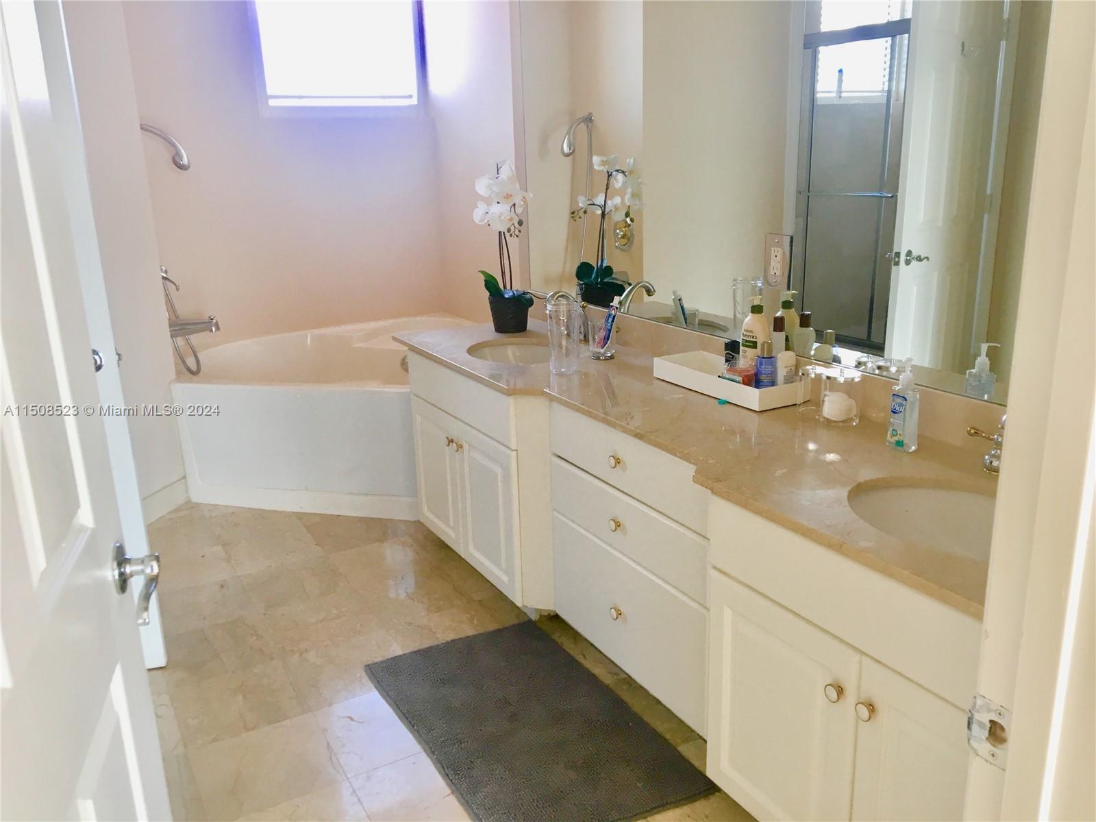 3370 Hidden Bay Dr 2010, Aventura, Florida 33180, 3 Bedrooms Bedrooms, ,2 BathroomsBathrooms,Residentiallease,For Rent,3370 Hidden Bay Dr 2010,A11508523